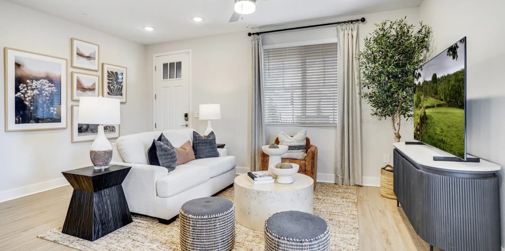 Yardly Evolve 2 Bed 2.5 Bath Apartment with Backyard- Living Room New pet-friendly apartment homes for rent with private fenced backyards in Arizona, Texas, Florida, and North Carolina with pool, pickleball, dog park, gym, clubhouse and gated community. *No breed or weight restrictions. Yardly