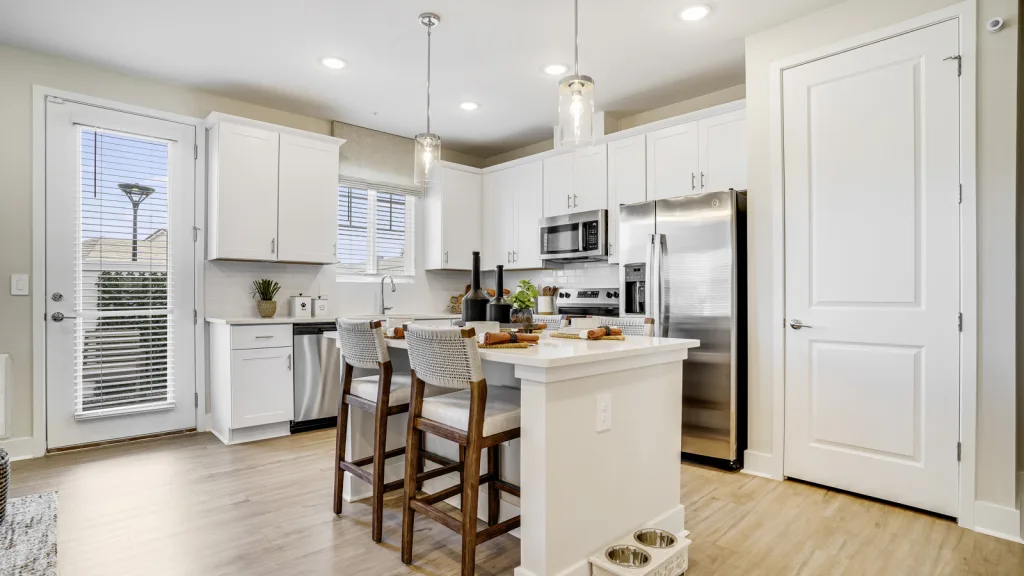 Yardly Evolve 2 Bed 2.5 Bath Apartment with Backyard- Kitchen and Pantry New pet-friendly apartment homes for rent with private fenced backyards in Arizona, Texas, Florida, and North Carolina with pool, pickleball, dog park, gym, clubhouse and gated community. *No breed or weight restrictions. Yardly