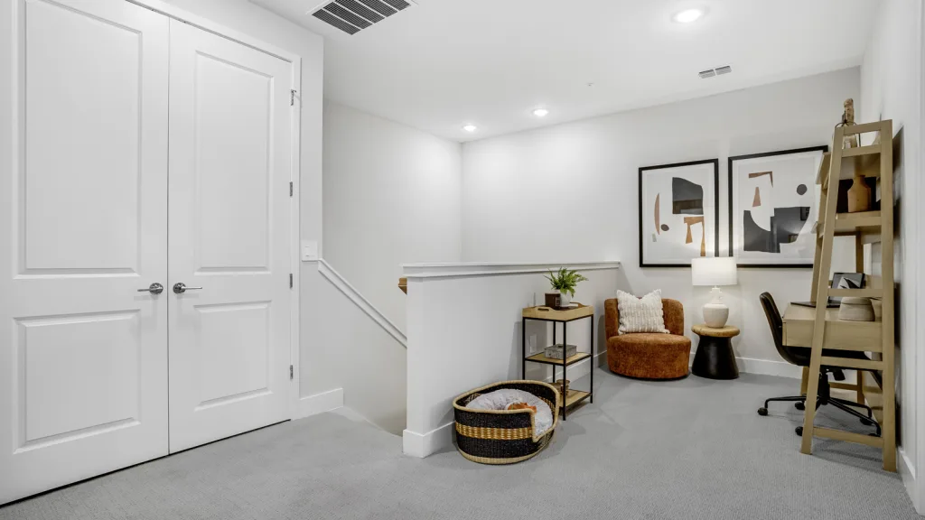 Yardly Evolve 2 Bed 2.5 Bath Apartment with Backyard- Upstairs Loft New pet-friendly apartment homes for rent with private fenced backyards in Arizona, Texas, Florida, and North Carolina with pool, pickleball, dog park, gym, clubhouse and gated community. *No breed or weight restrictions. Yardly