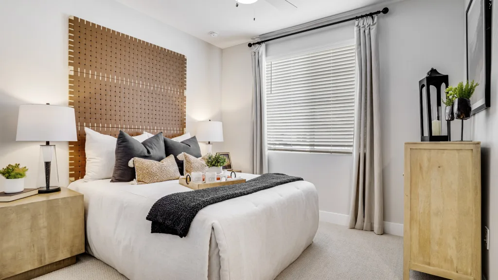 Yardly Evolve 2 Bed 2.5 Bath Apartment with Backyard- Guest Bedroom New pet-friendly apartment homes for rent with private fenced backyards in Arizona, Texas, Florida, and North Carolina with pool, pickleball, dog park, gym, clubhouse and gated community. *No breed or weight restrictions. Yardly